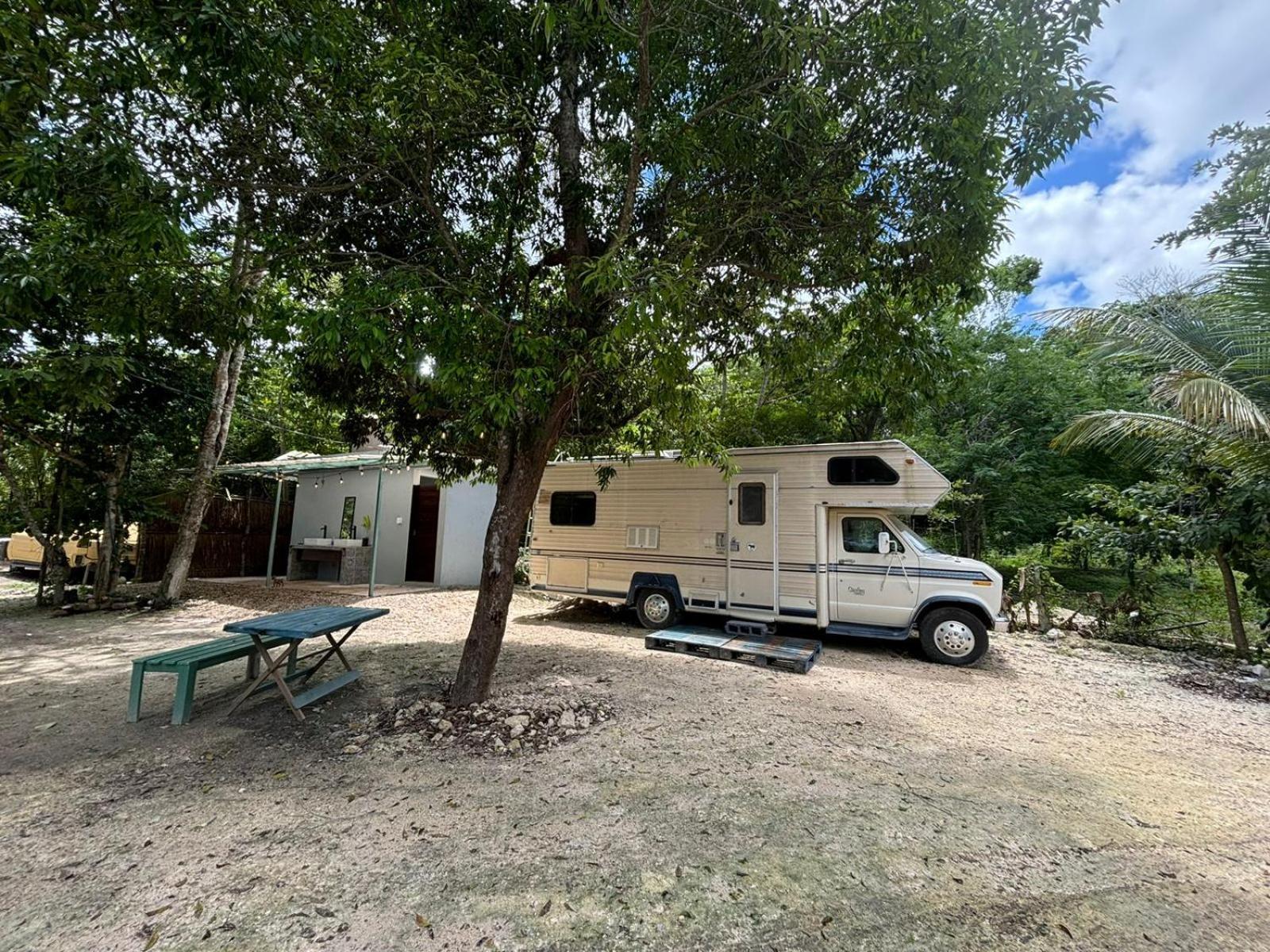 Momotoh Camper Hotel Xpujil Bagian luar foto